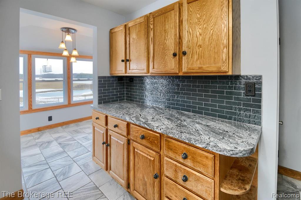 11241 East Potter Road Davison, MI 48423 - Photo 16 of 47