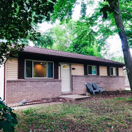 $1,895 | 3231 West Utica Road, Utica, MI 48317