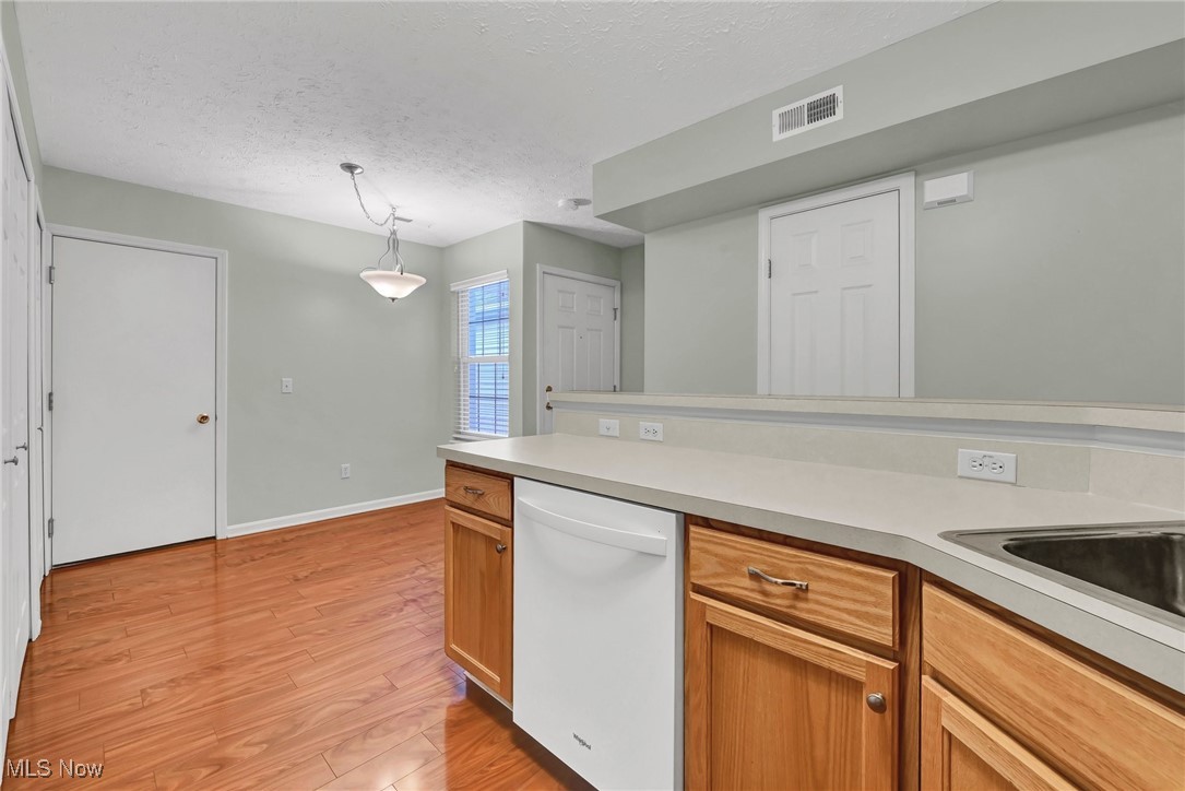 6745 Rock Ridge Court Cleveland, OH 44130 - Photo 8 of 33