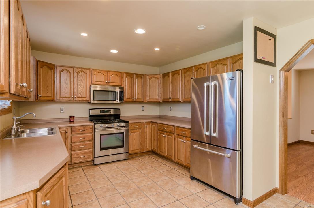 2568 Cambridge Road Brighton, IL 62012 - Photo 7 of 25