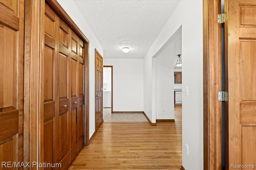 6893 Sanford Road Howell, MI 48855 - Photo 7 of 44
