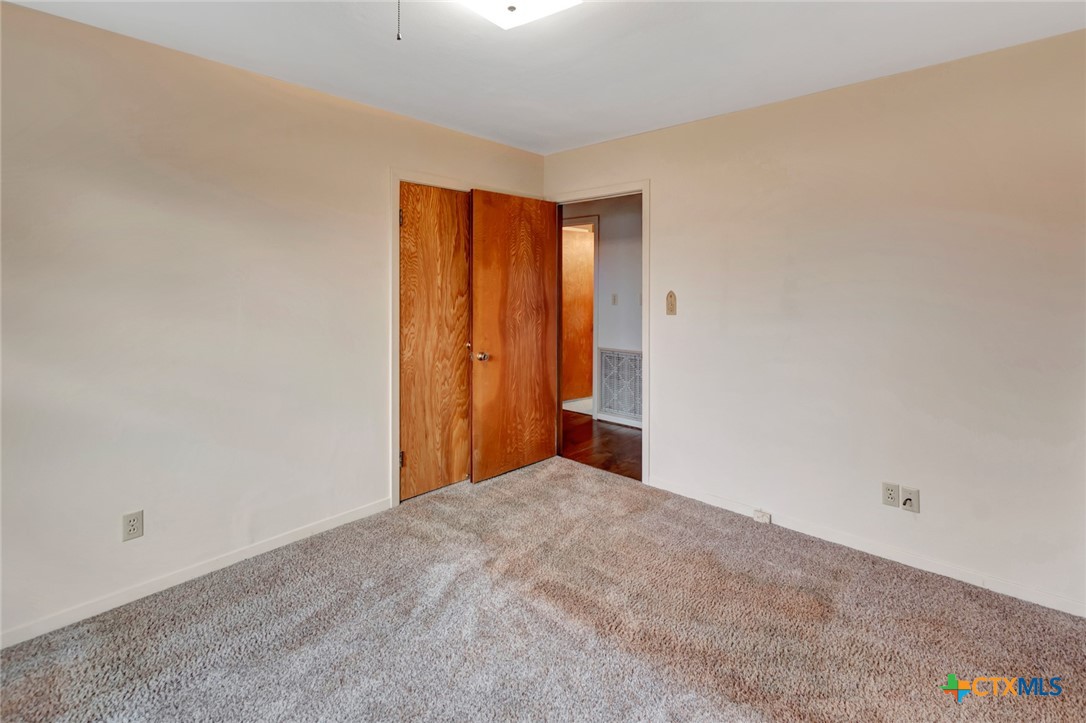 711 Northgate Road Victoria, TX 77904 - Photo 17 of 37 a view of an empty room