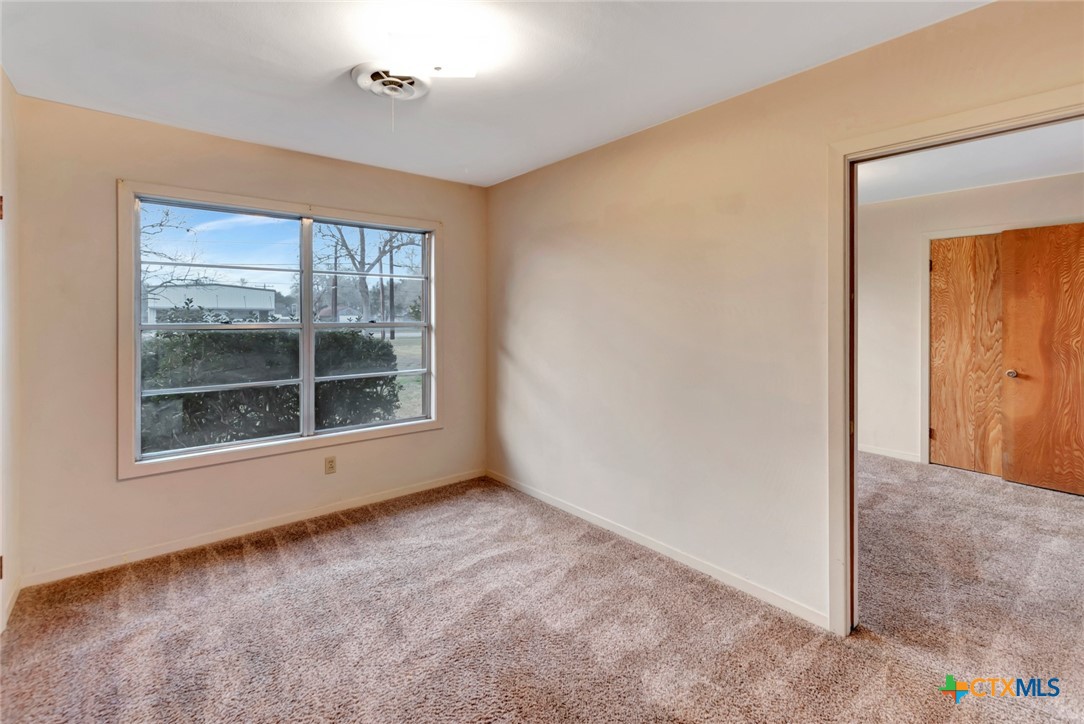 711 Northgate Road Victoria, TX 77904 - Photo 19 of 37 an empty room with a window