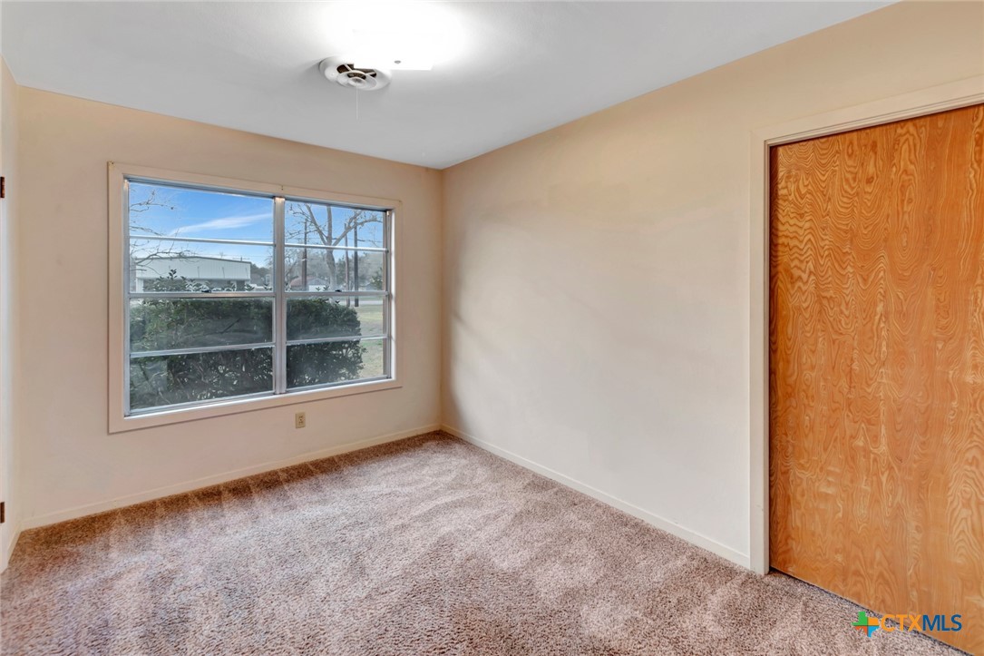 711 Northgate Road Victoria, TX 77904 - Photo 20 of 37 an empty room with a window