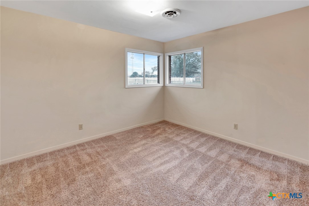 711 Northgate Road Victoria, TX 77904 - Photo 27 of 37 an empty room with windows