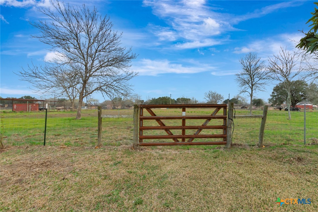 711 Northgate Road Victoria, TX 77904 - Photo 33 of 37 a view of outdoor space with garden and trees
