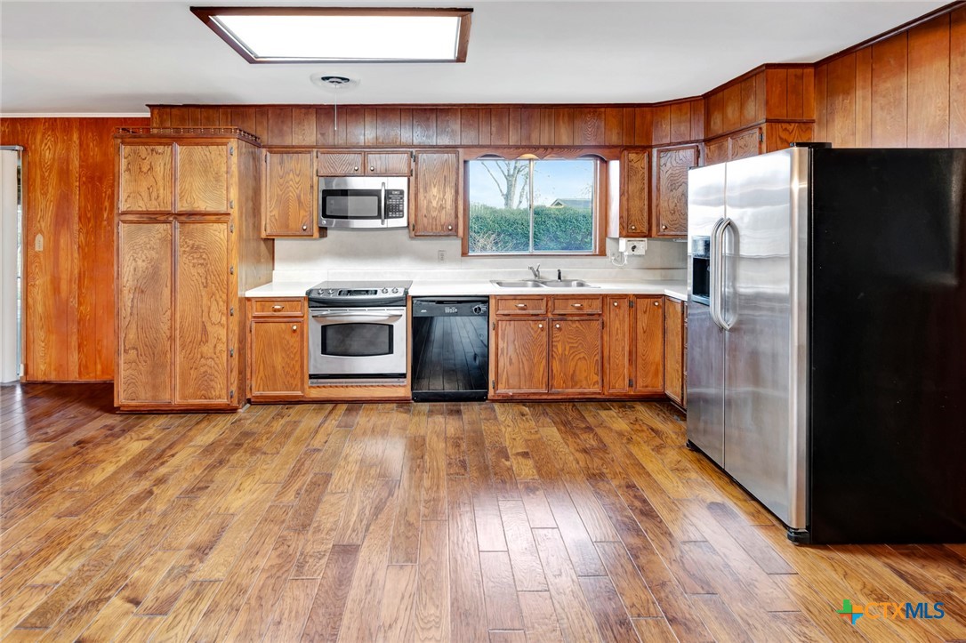 711 Northgate Road Victoria, TX 77904 - Photo 8 of 37 a kitchen with stainless steel appliances a refrigerator and a stove top oven