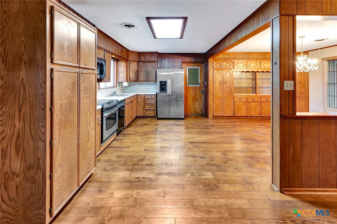 711 Northgate Road Victoria, TX 77904 - Photo 10 of 37 a large white kitchen with stainless steel appliances granite countertop a refrigerator and a sink