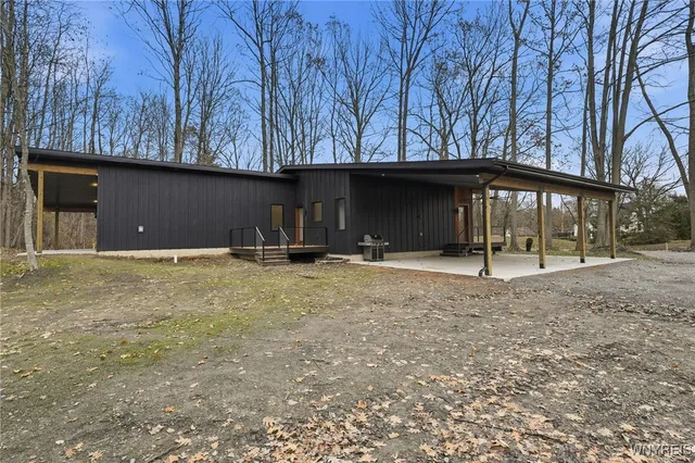 $890,000 | Undisclosed Address, Elma, NY 14059