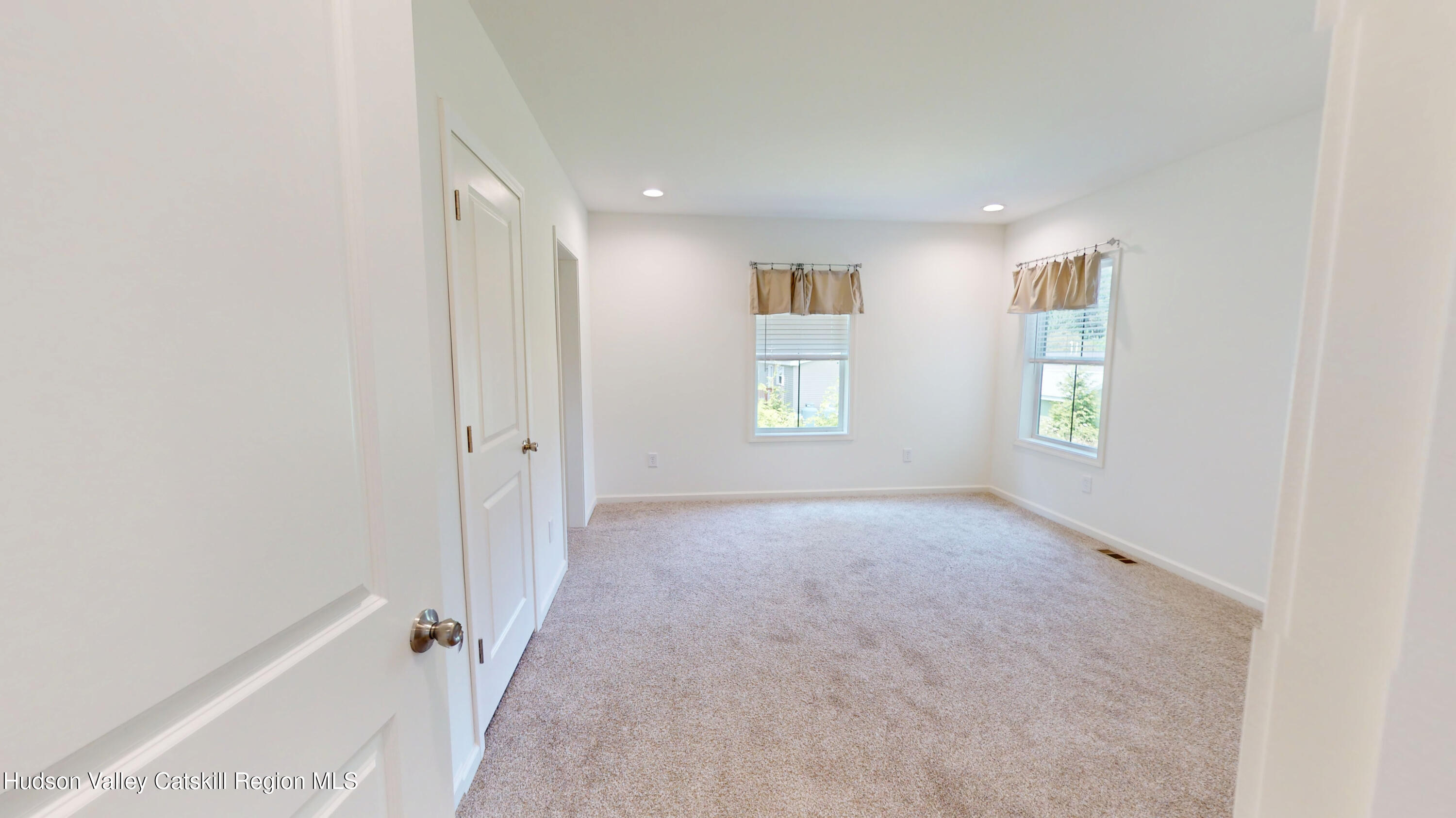 19 Mahoney Road Stuyvesant, NY 12173 - Photo 21 of 32 an empty room with windows
