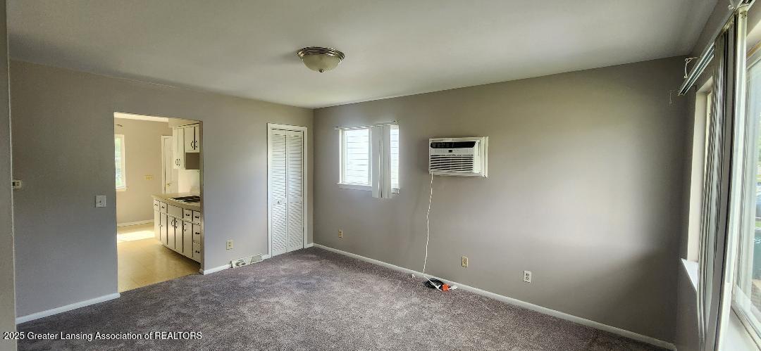 6622 North Aurelius Road Lansing, MI 48911 - Photo 21 of 32 Lvg rm 6622