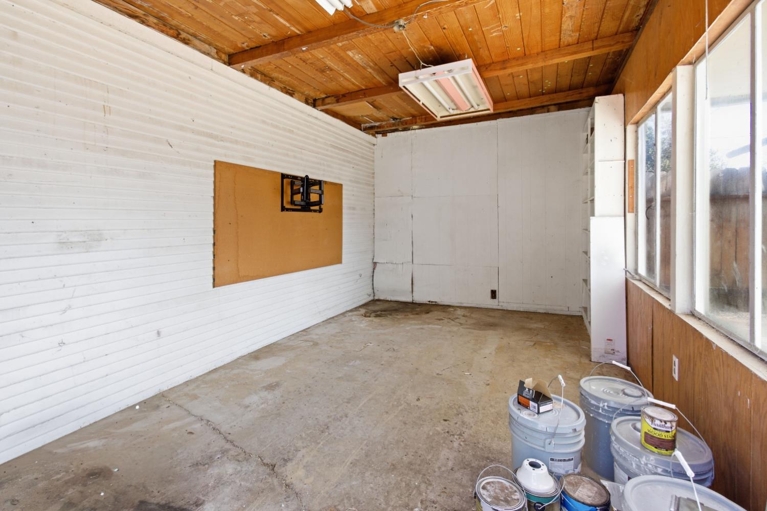 1014 3rd Street Los Banos, CA 93635 - Photo 17 of 21 a view of a back yard of the house