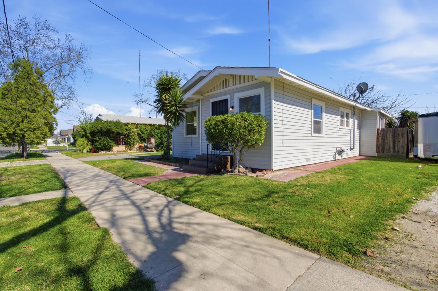 1014 3rd Street Los Banos, CA 93635 - Photo 2 of 21 a front view of house with yard and green space