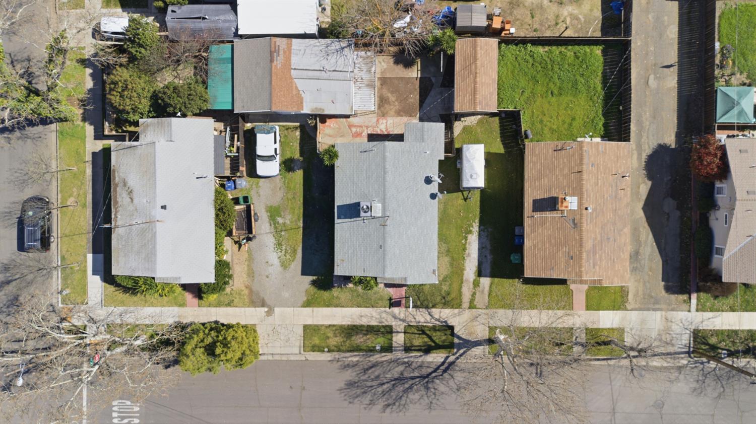 1014 3rd Street Los Banos, CA 93635 - Photo 21 of 21 front view of a house