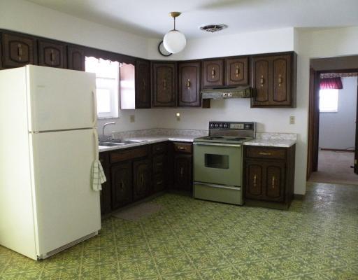382 Munce Road Washington, PA 15301 - Photo 6 of 18 Kitchen.