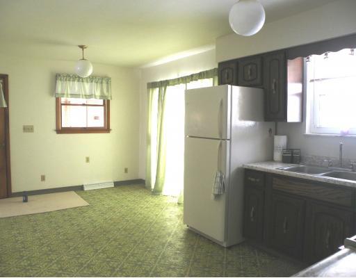 382 Munce Road Washington, PA 15301 - Photo 7 of 18 Kitchen.