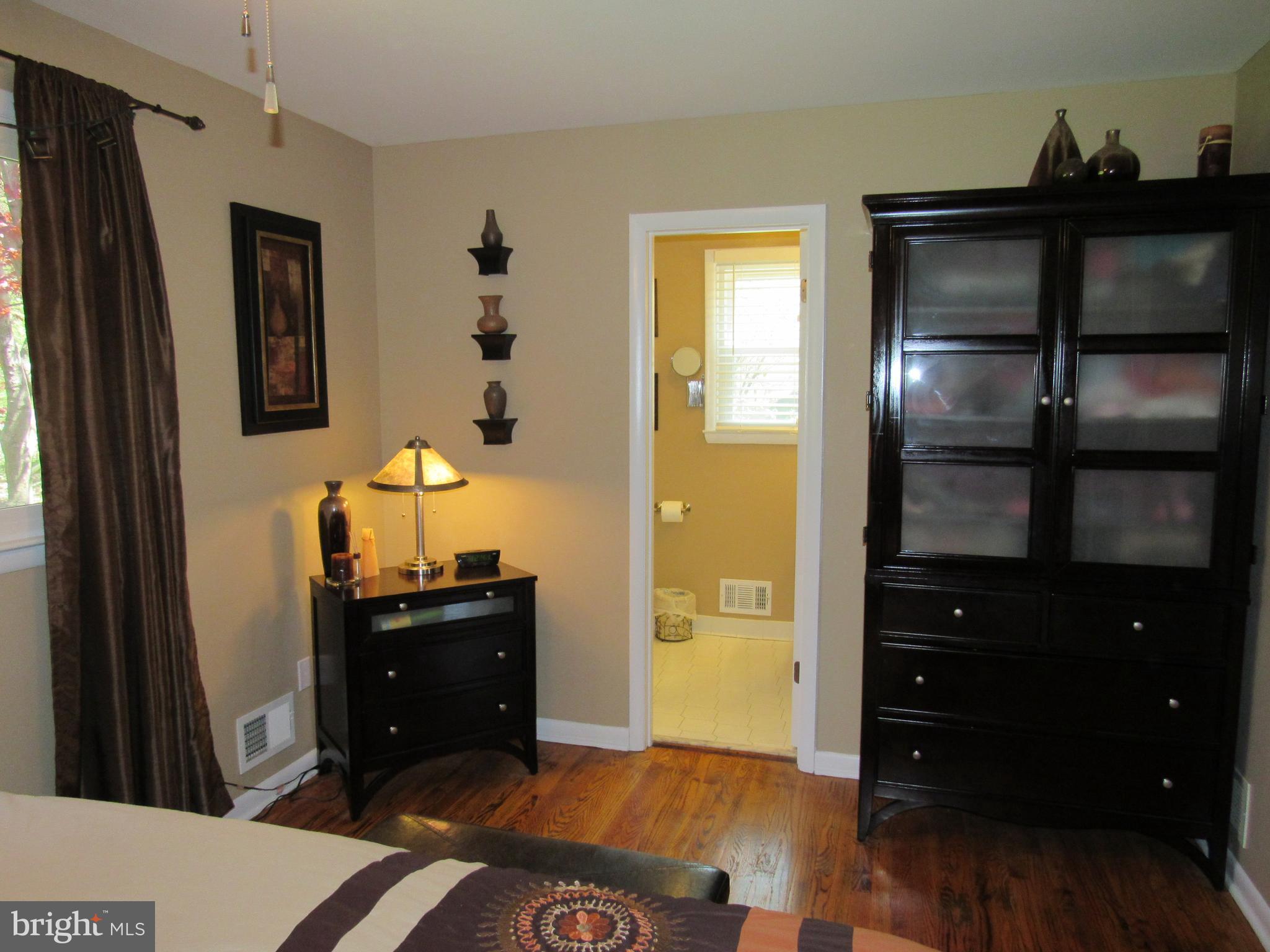 8710 Windsor Mill Road Baltimore, MD 21244 - Photo 14 of 30 a living room with closet
