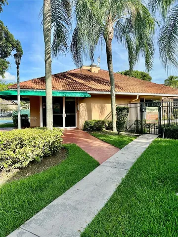 a view of a yard and a large parking space