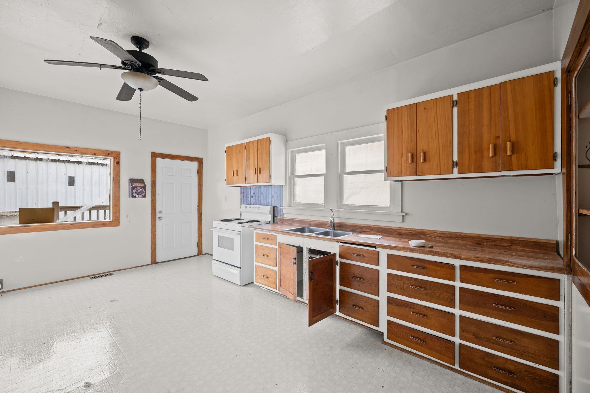 608 South Hatch Street Spokane, WA 99202 - Photo 9 of 21