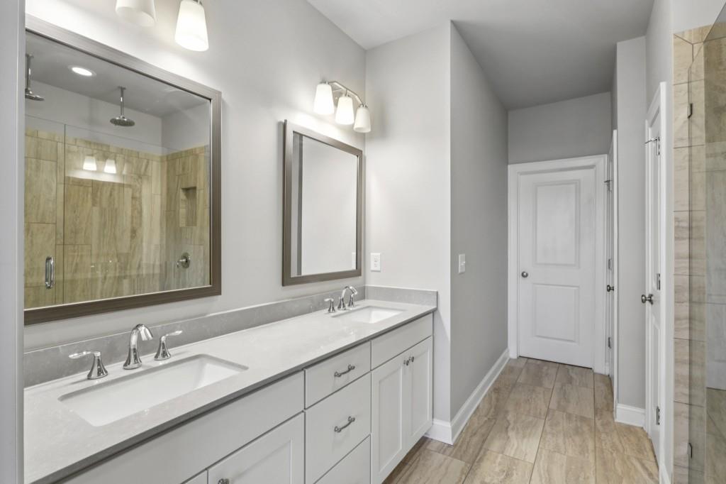 3899 Glenview Club Lane Duluth, GA 30097 - Photo 23 of 38 a spacious bathroom with a double vanity sink and a mirror