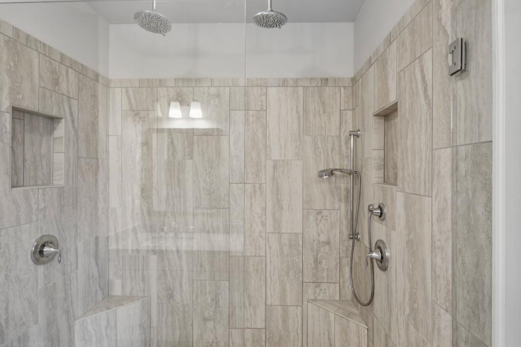 3899 Glenview Club Lane Duluth, GA 30097 - Photo 24 of 38 a bathroom with a shower