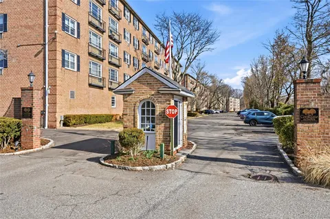 $260,000 | 2 Consulate Drive, Unit 3B, Tuckahoe, NY 10707