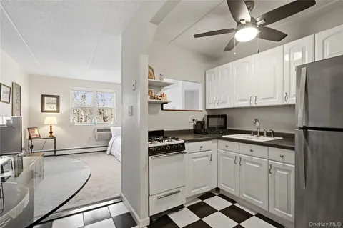 $260,000 | 2 Consulate Drive, Unit 3B, Tuckahoe, NY 10707