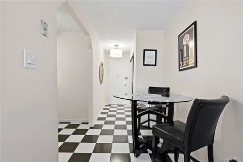 $260,000 | 2 Consulate Drive, Unit 3B, Tuckahoe, NY 10707