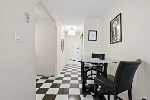 $260,000 | 2 Consulate Drive, Unit 3B, Tuckahoe, NY 10707