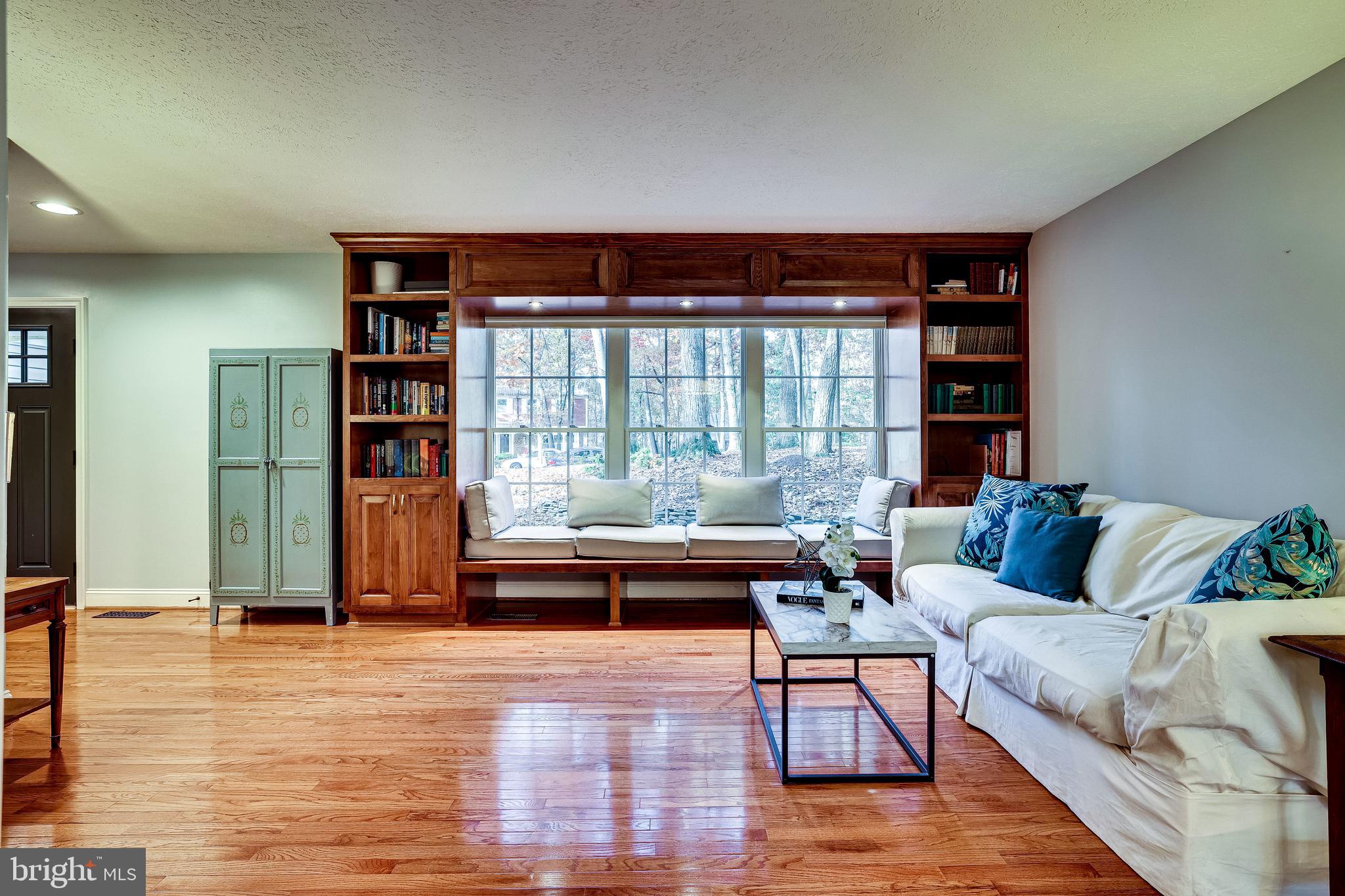 1868 Post Oak Trail Reston, VA 20191 - Photo 5 of 52