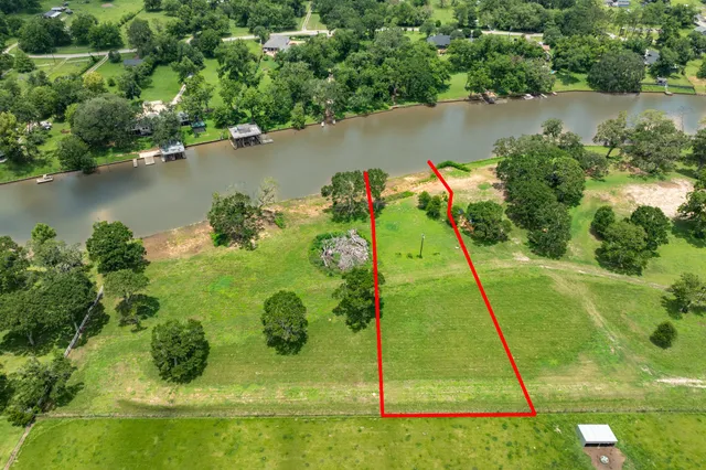 a view of a lake in middle of the town