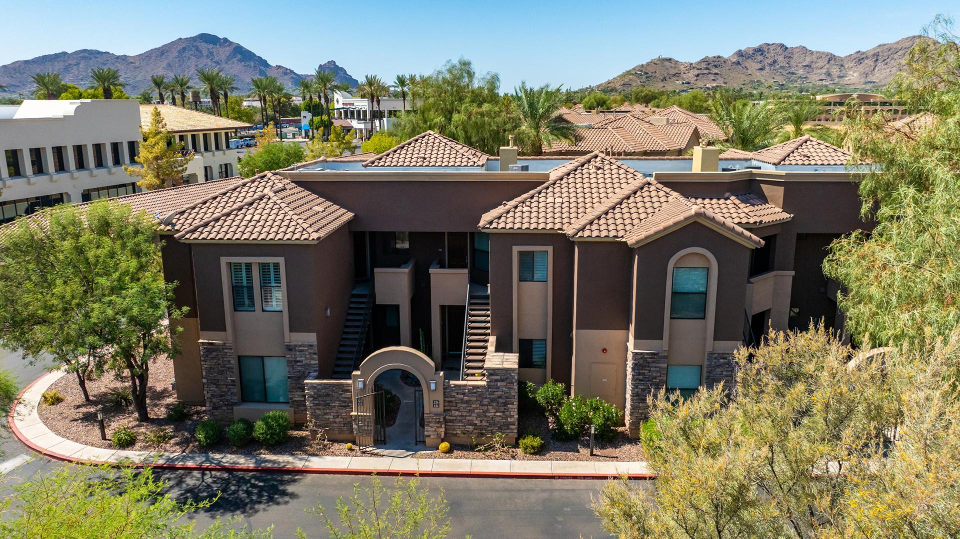 7027 North Scottsdale Road, Unit 225 Scottsdale, AZ 85253 - Photo 31 of 48 a front view of a house with a garden