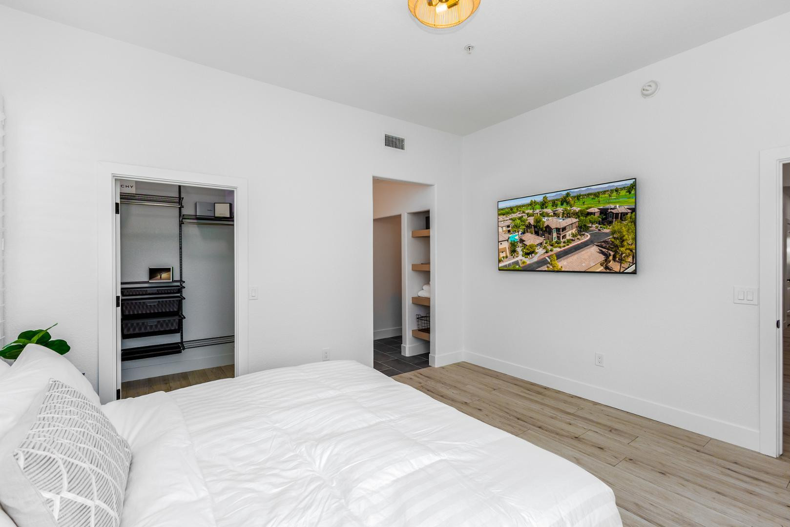 7027 North Scottsdale Road, Unit 225 Scottsdale, AZ 85253 - Photo 5 of 48 a bedroom with a bed and a wooden floor