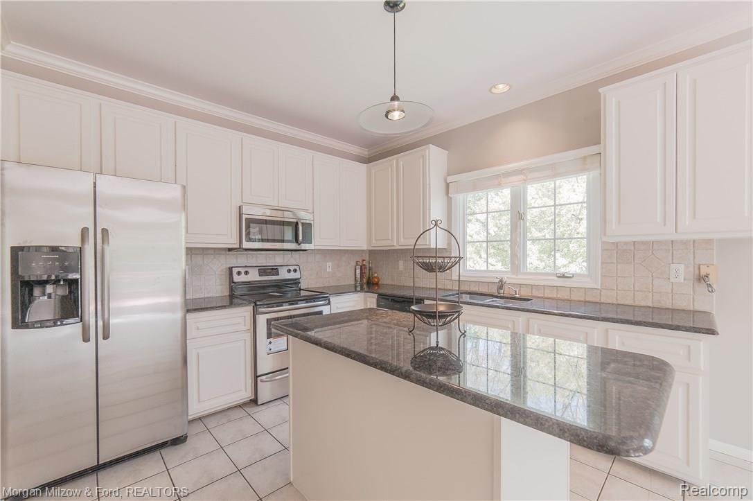 3357 Sawgrass Court Rochester, MI 48309 - Photo 8 of 26 3357 Sawgrass-7.jpg