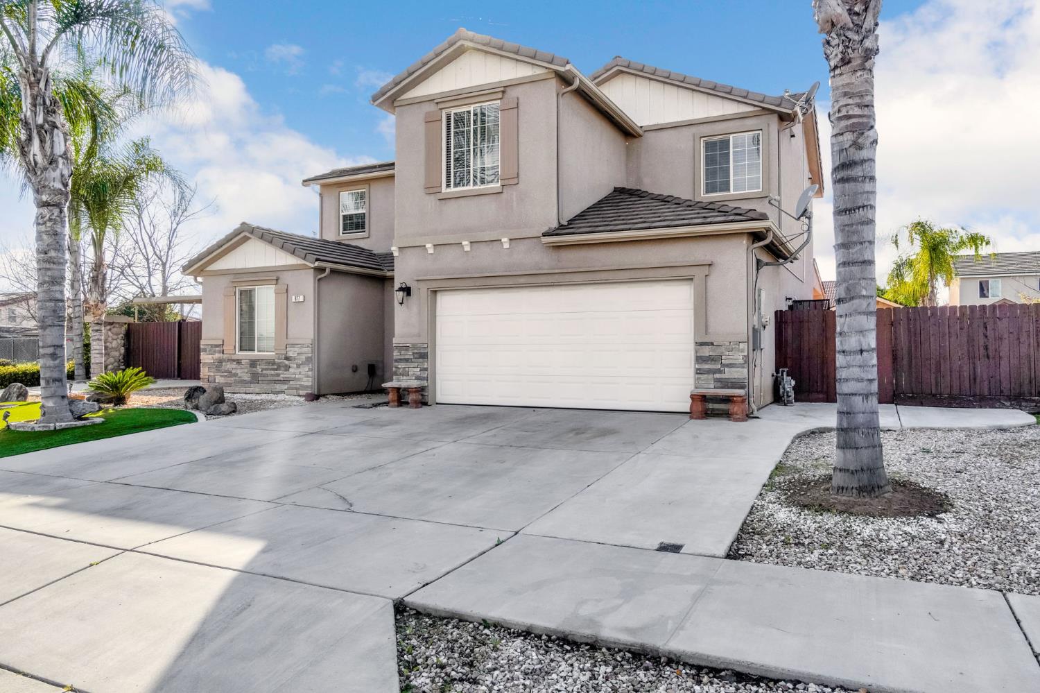 877 Sandra Avenue Sanger, CA 93657 - Photo 2 of 40 a front view of a house with a yard and garage