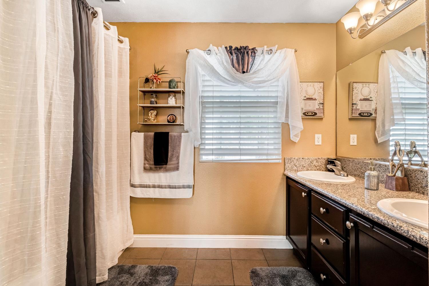 877 Sandra Avenue Sanger, CA 93657 - Photo 31 of 40 a bathroom with a sink and a mirror