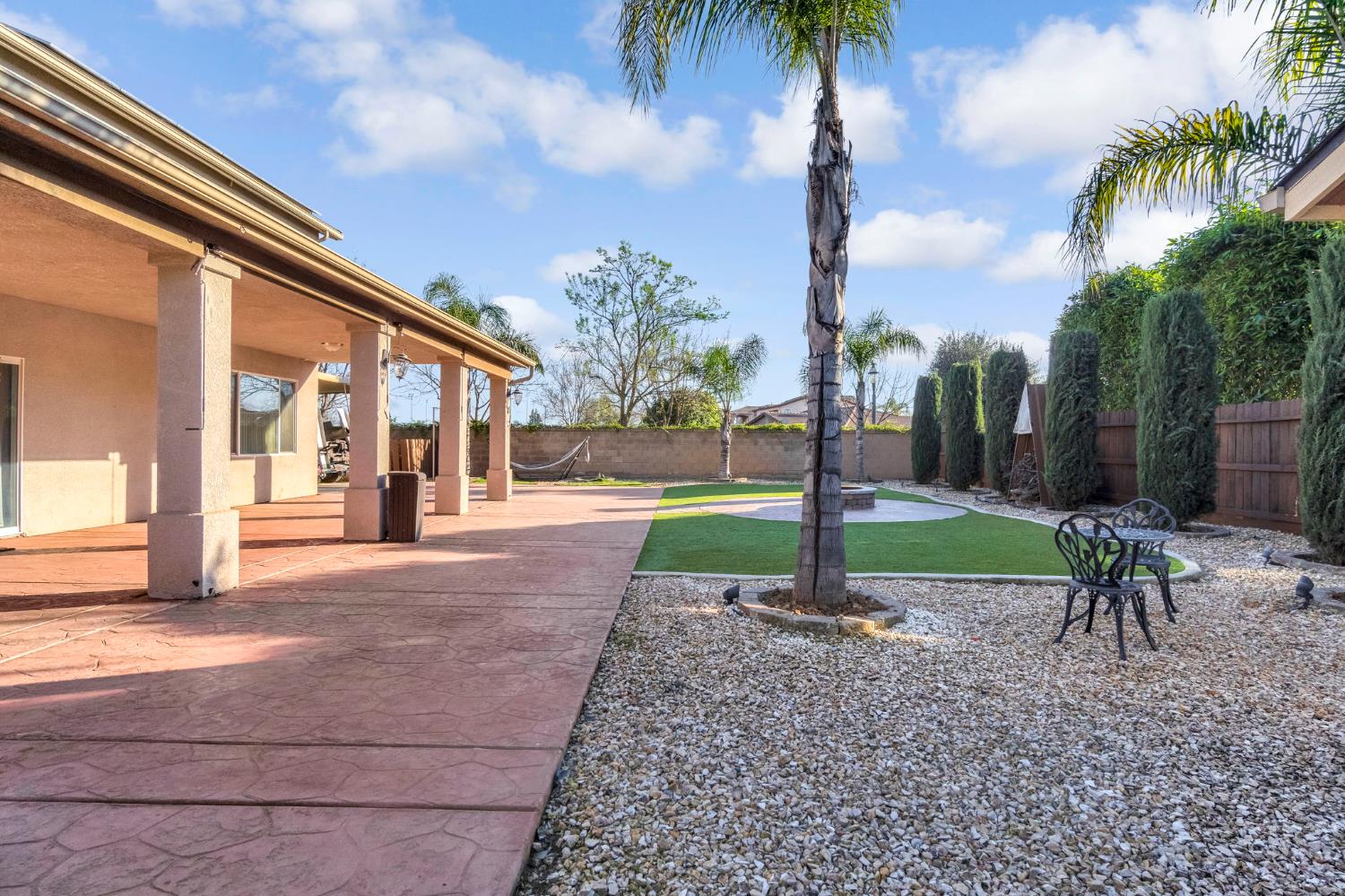 877 Sandra Avenue Sanger, CA 93657 - Photo 35 of 40 a view of a house with a yard and street