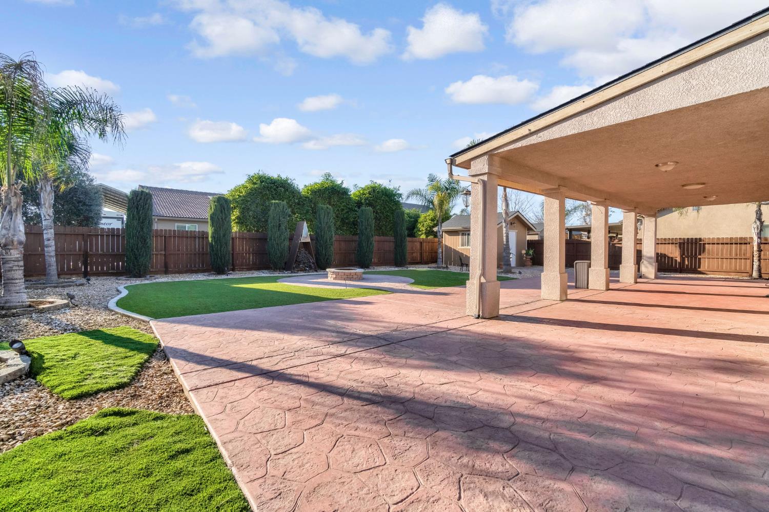 877 Sandra Avenue Sanger, CA 93657 - Photo 37 of 40 a view of a volley ball court