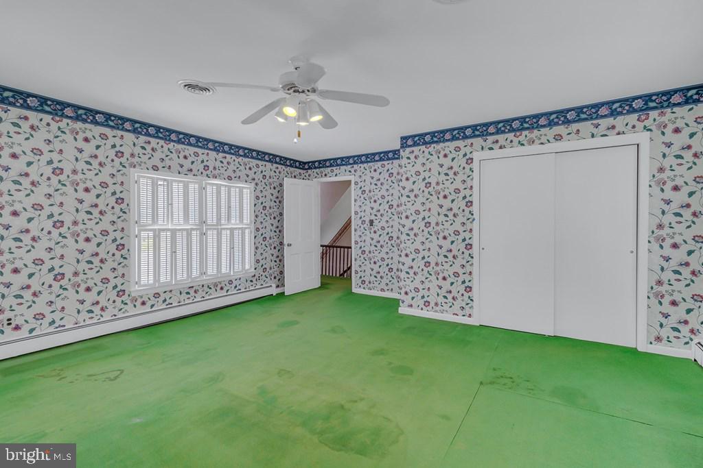 742 Main Street Reedville, VA 22539 - Photo 19 of 66 Charming room with floral accents.