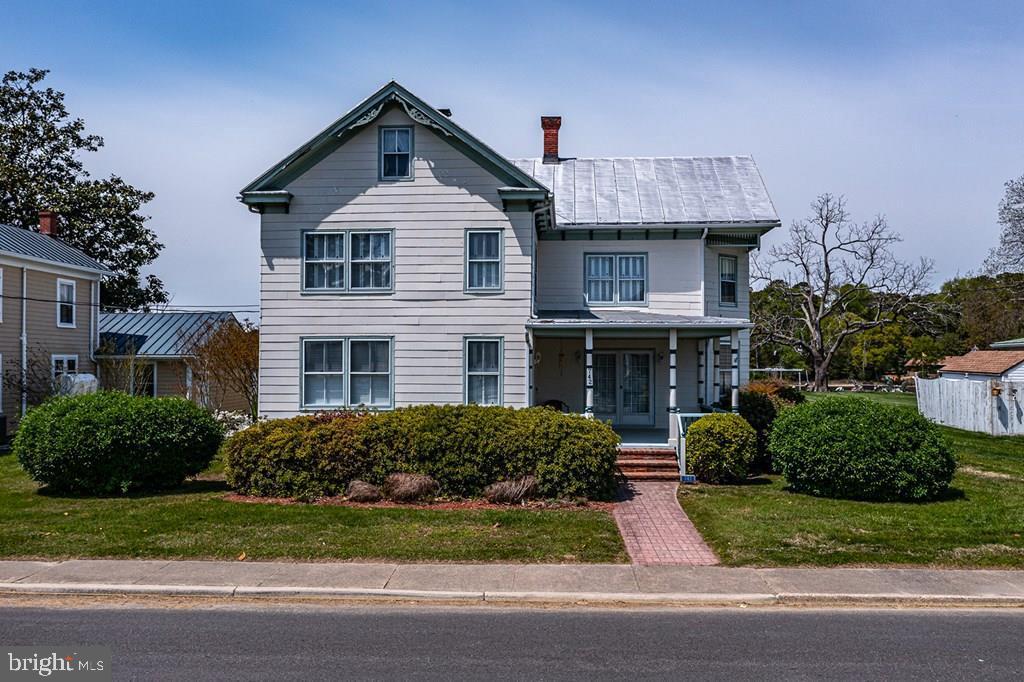 742 Main Street Reedville, VA 22539 - Photo 2 of 66 Charming vintage home with lush greenery.