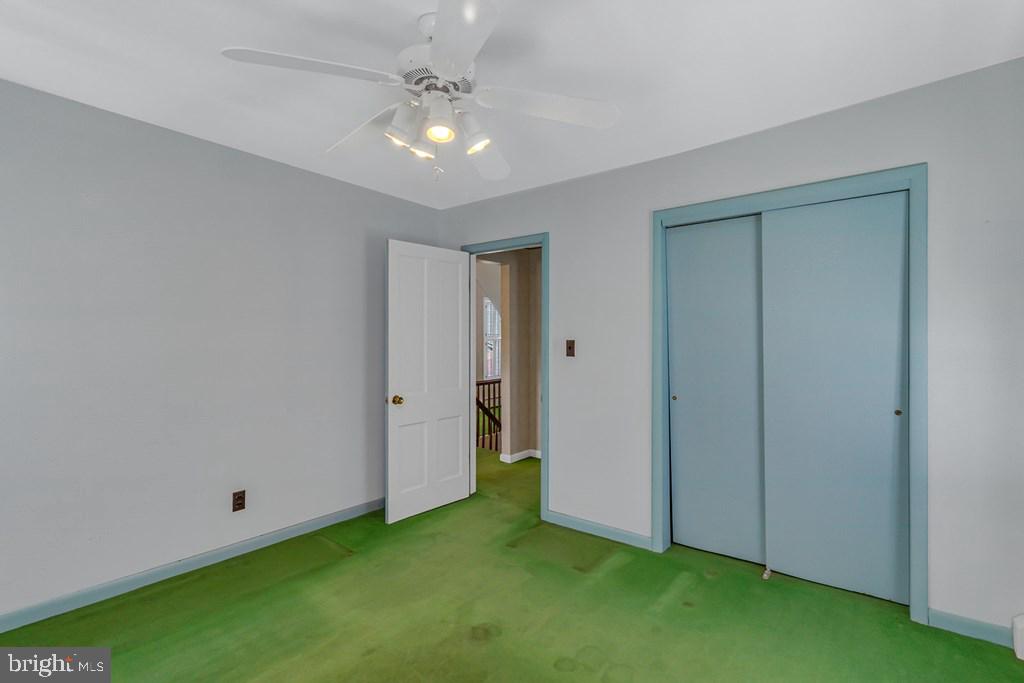 742 Main Street Reedville, VA 22539 - Photo 21 of 66 Bright and airy room with potential.