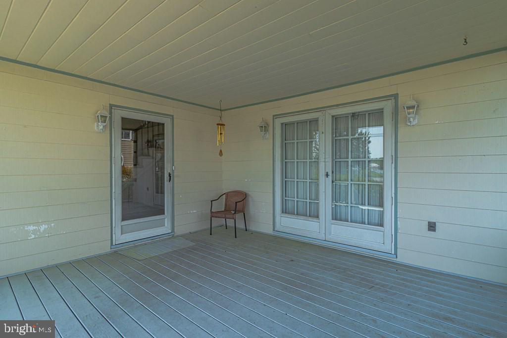 742 Main Street Reedville, VA 22539 - Photo 5 of 66 Charming porch with inviting entryway.