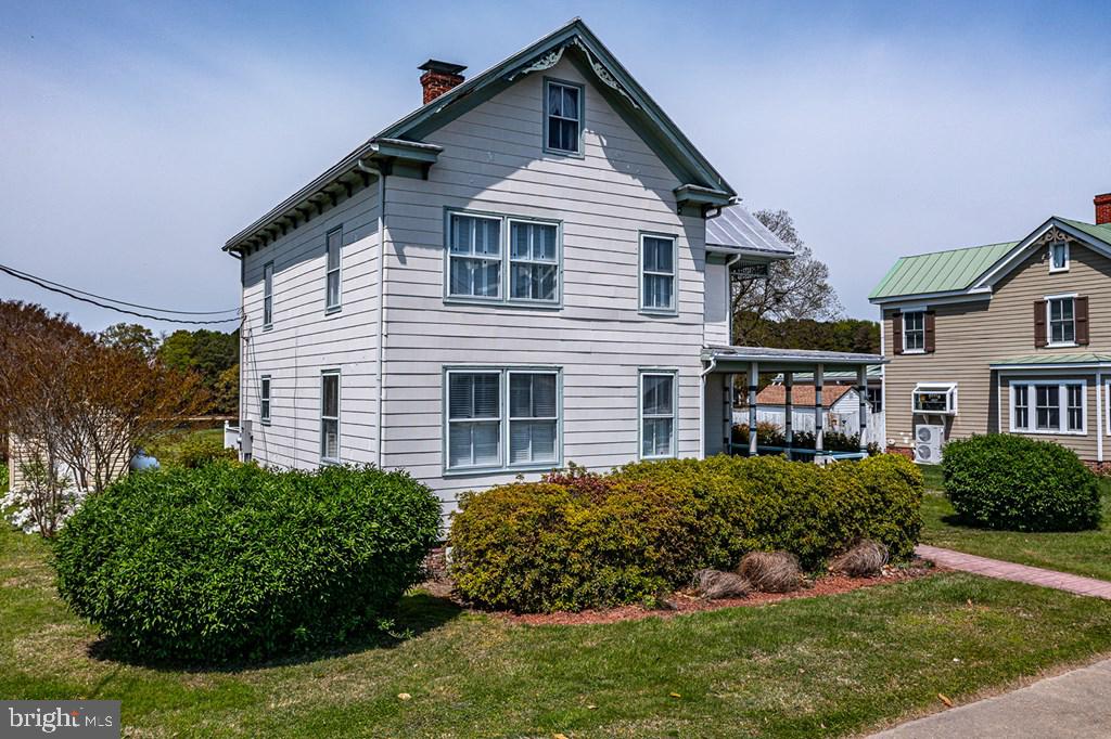 742 Main Street Reedville, VA 22539 - Photo 60 of 66 Charming home with lush greenery.