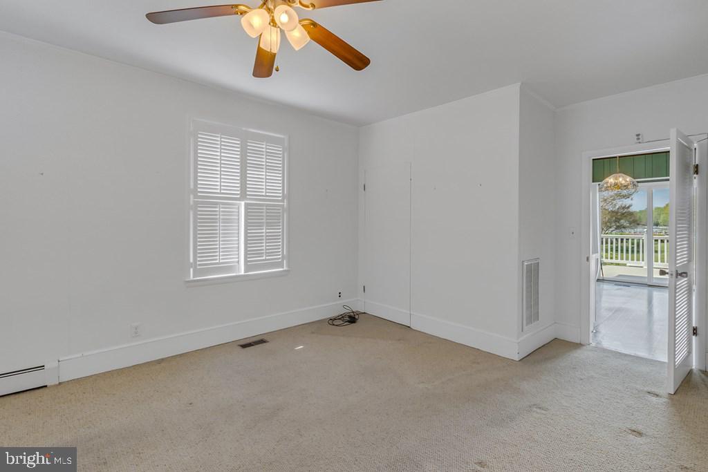 742 Main Street Reedville, VA 22539 - Photo 7 of 66 Bright and airy room with charm.