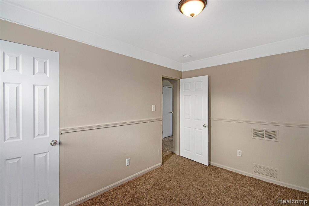 7574 Timken Avenue Warren, MI 48091 - Photo 7 of 19