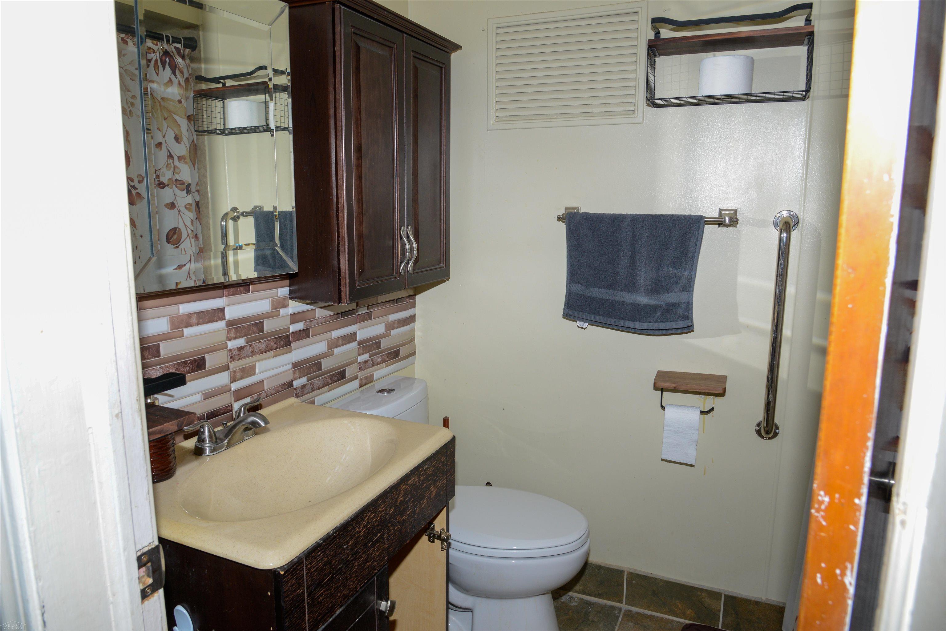 18150 Common Road Roseville, MI 48066 - Photo 23 of 49 Gallery Image 23