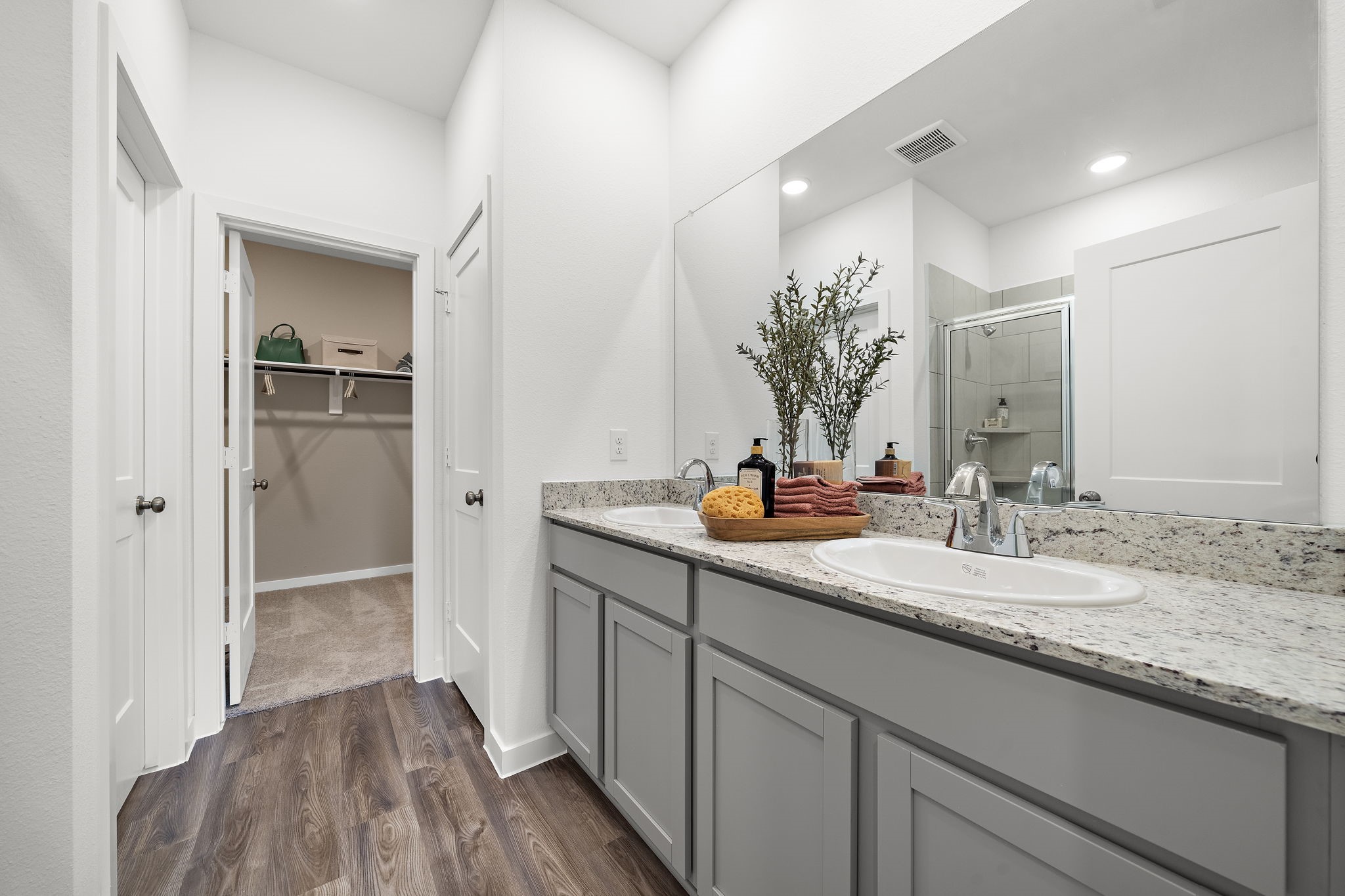 300 Amy Street Angleton, TX 77515 - Photo 17 of 41 Representative Photo