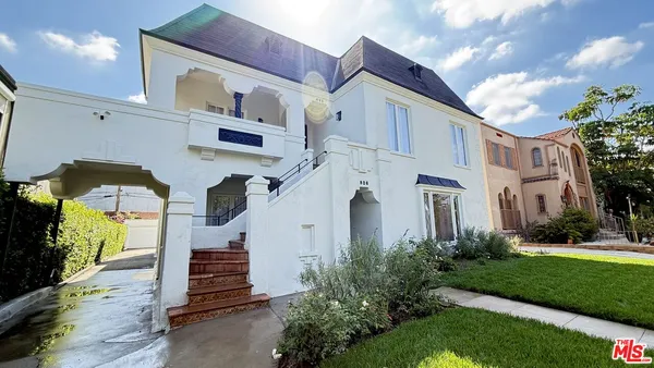 $5,995 | 828 South Detroit Street, Los Angeles, CA 90036
