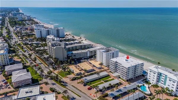 $11,000 | 1977 Gulf Shore Boulevard North, Unit 401, Naples, FL 34102