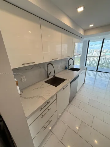 $720,000 | Sunny Isles Beach, Sunny Isles Beach, FL 33160